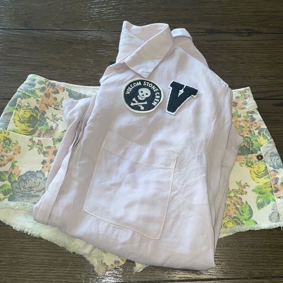 NWOT Volcom Lavender Button up camp shirt patches hi-lo - Picture 10 of 10